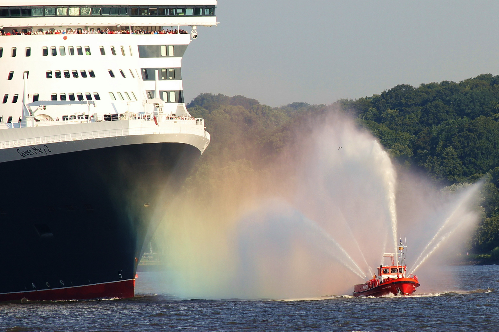 frische Brise ... die Queen Mary im Jubiläumsrausch !