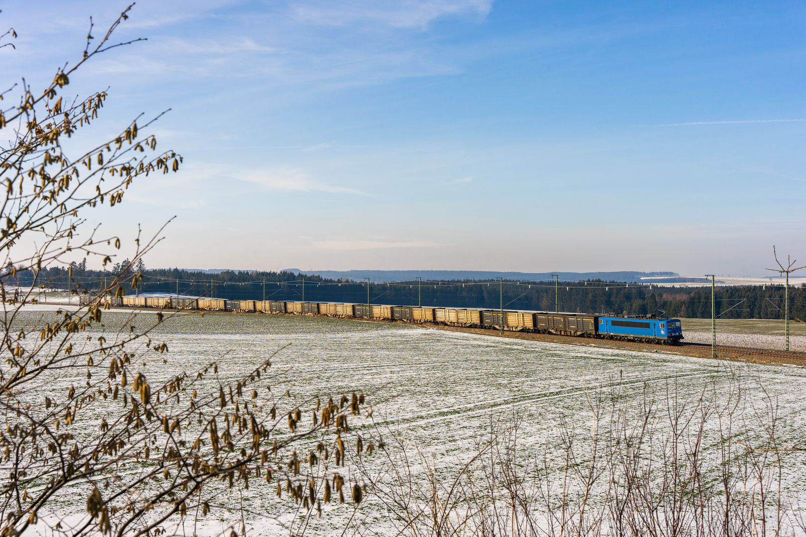 Frischer Koks- Eisenbahn und Landschaft