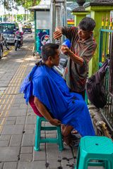 Friseur am Straßenrand - Yogyakarta