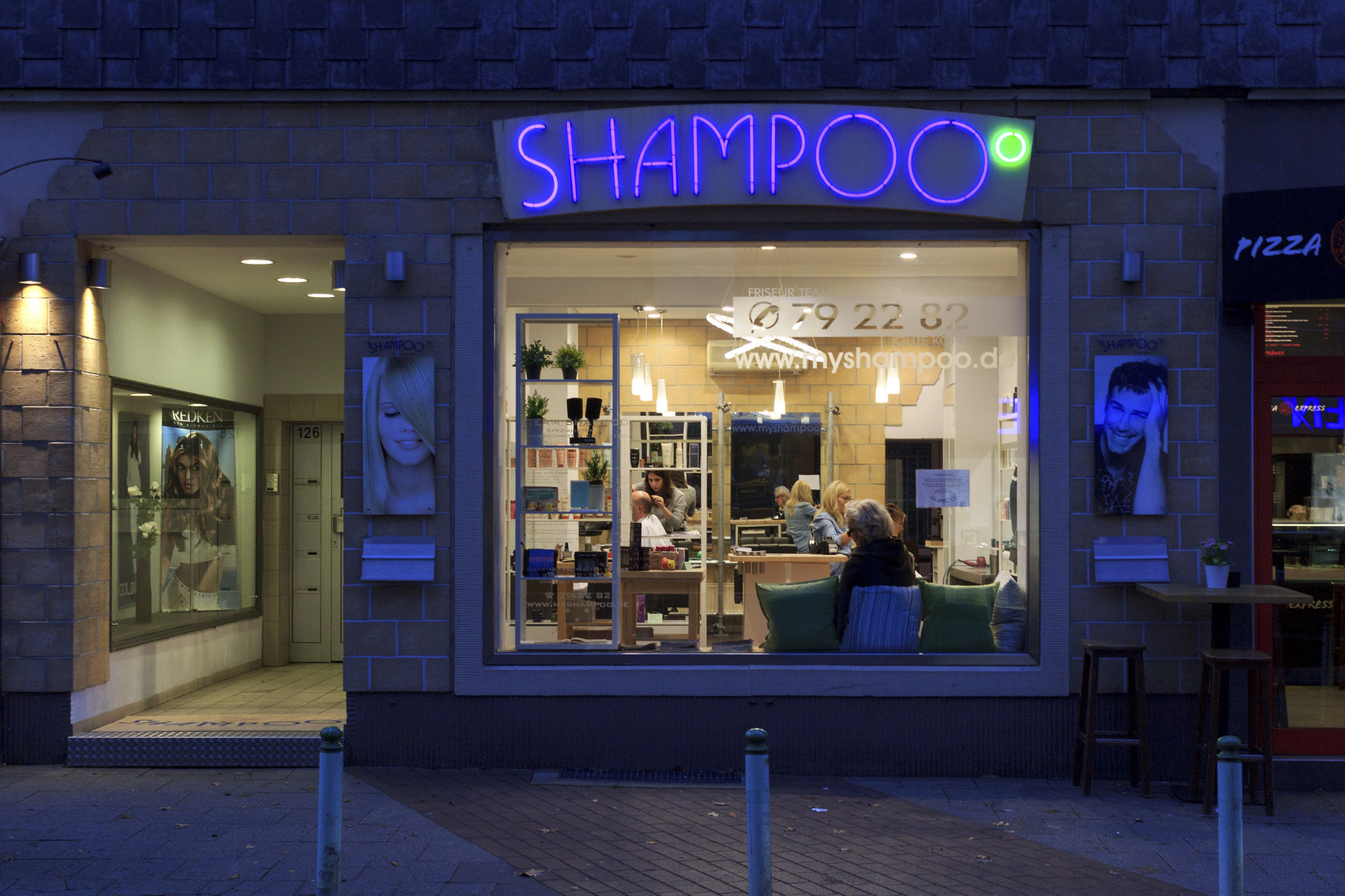 Friseurteam Shampoo in der Rüttenscheider Straße, Essen