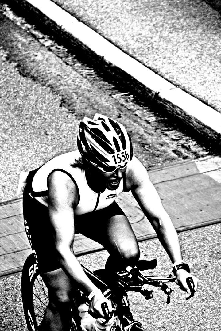 Friss Asphalt! Ironwoman in Zürich