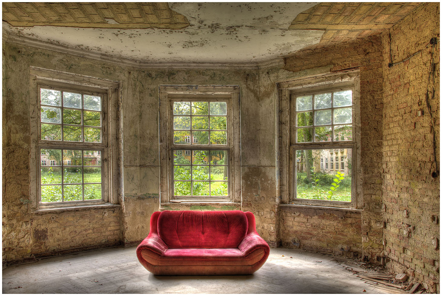 Fritzens Rotes Sofa Foto Bild Marodes Lost Places Architektur Bilder Auf Fotocommunity
