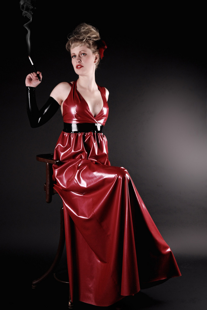 Frl_Fox in red Latex-Gown. Thank you Freya.