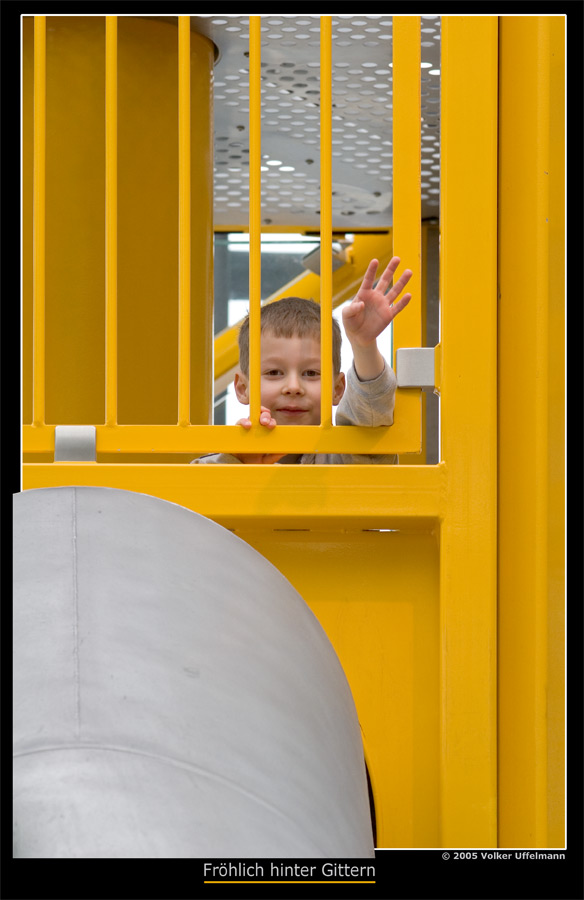 Fröhlich Hinter Gittern.