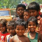 Fröhliche Kinder aus den Slums von Kolkata (Calcutta), Indien