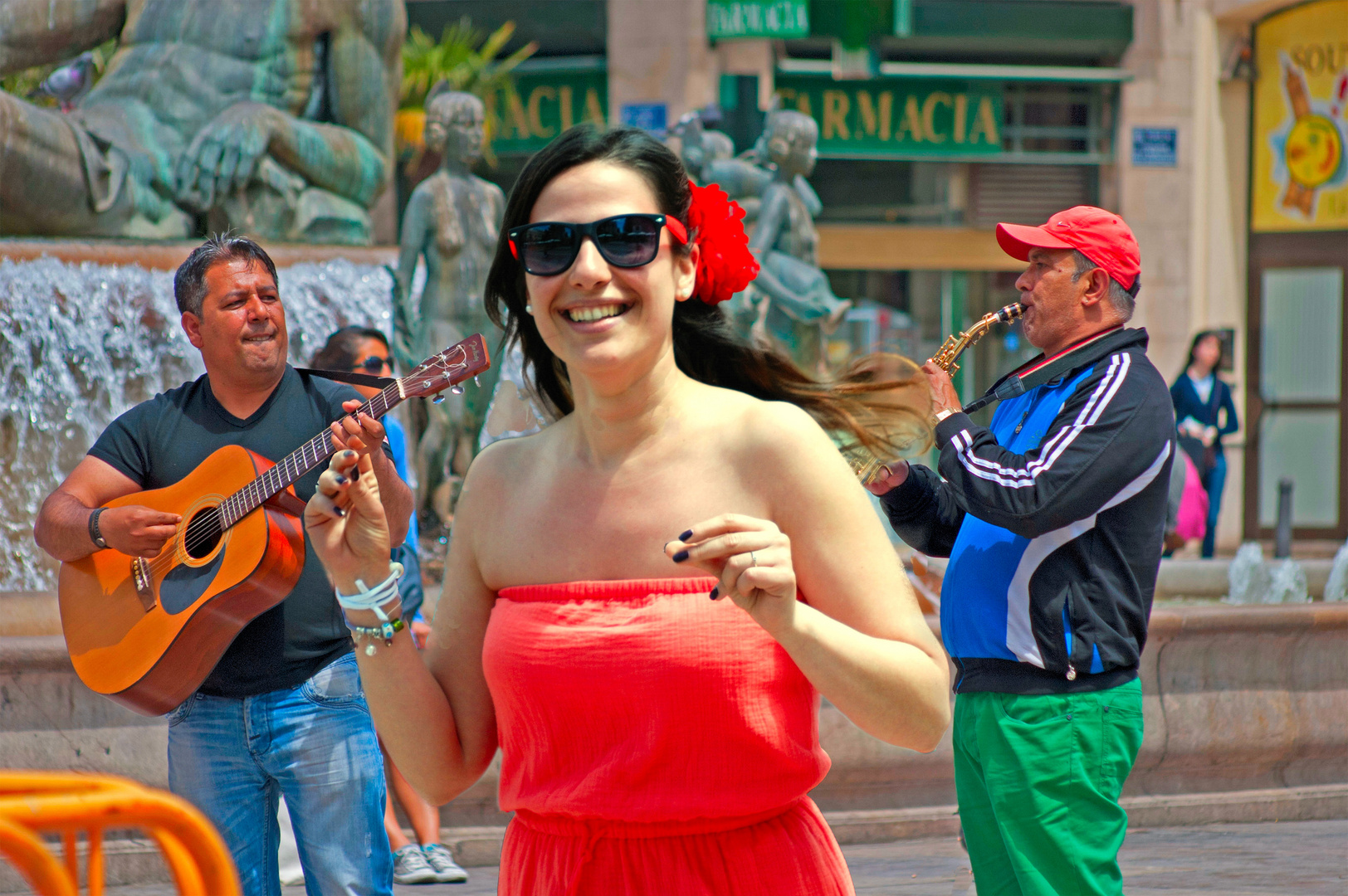 Fröhliche Stimmung auf dem Rathausplatz von Valencia
