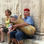 fröhlicher alter Herr mit Instrument - Kroatien, Trogir