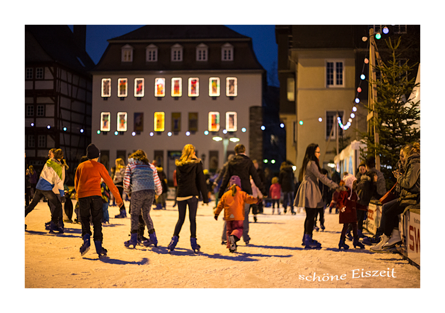 Fröhliches Eislaufen