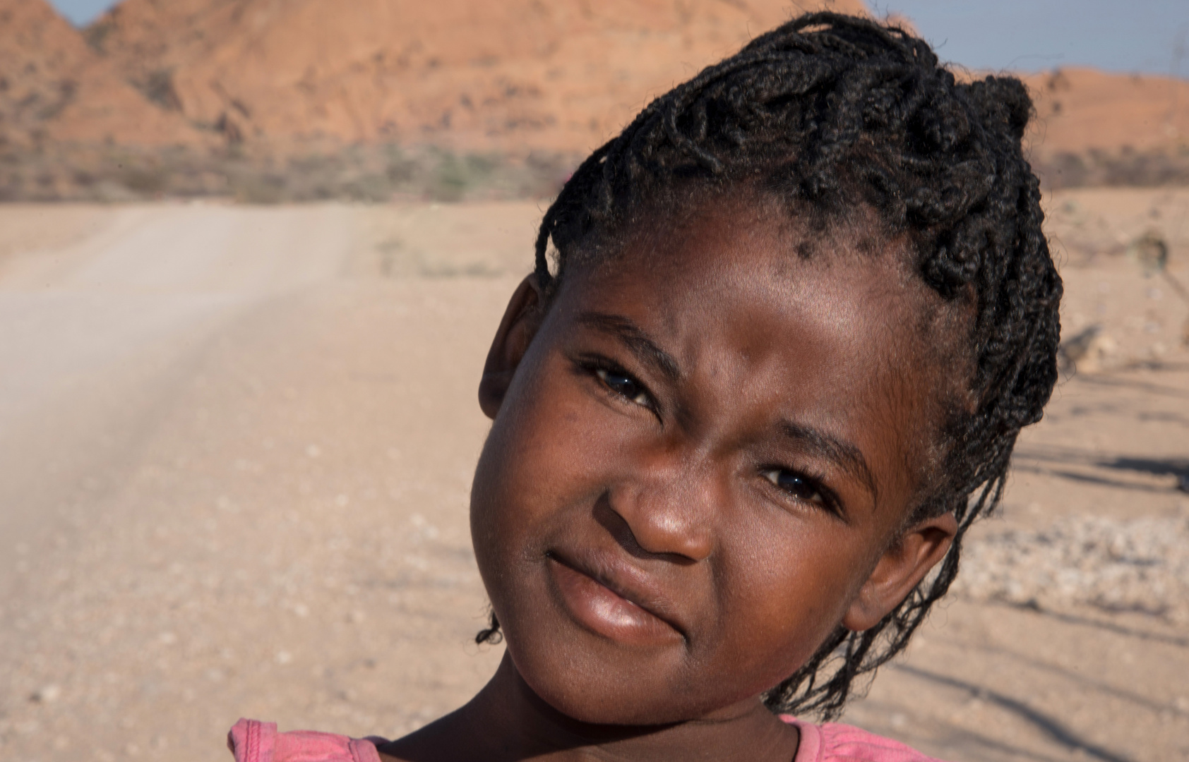 Fröhliches Girl in Spitzkoppe