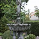 fröhliches Wasserspiel im Barockgarten