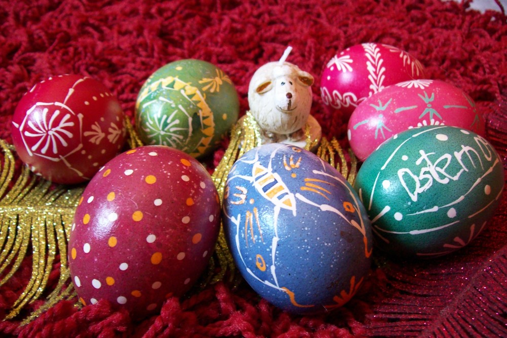 Frohe Ostern mit selbst bemalten Eiern :-)
