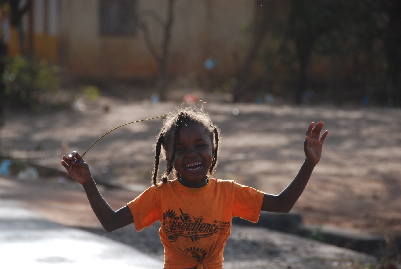 Frohes Mädchen in Mampikony Madagaskar