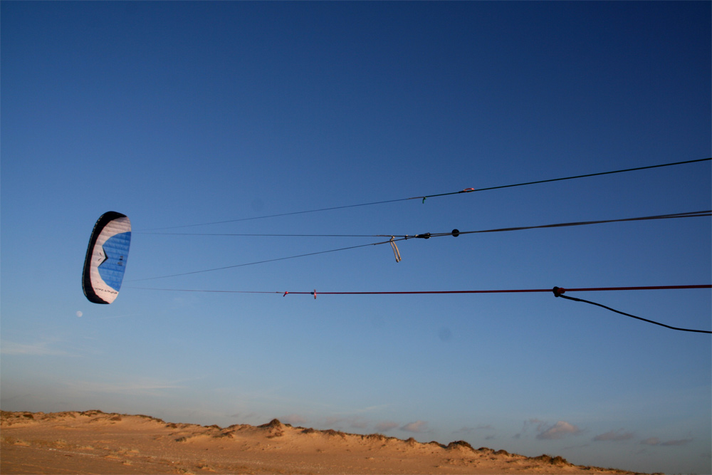 From the Earth to the Moon (with the kite)