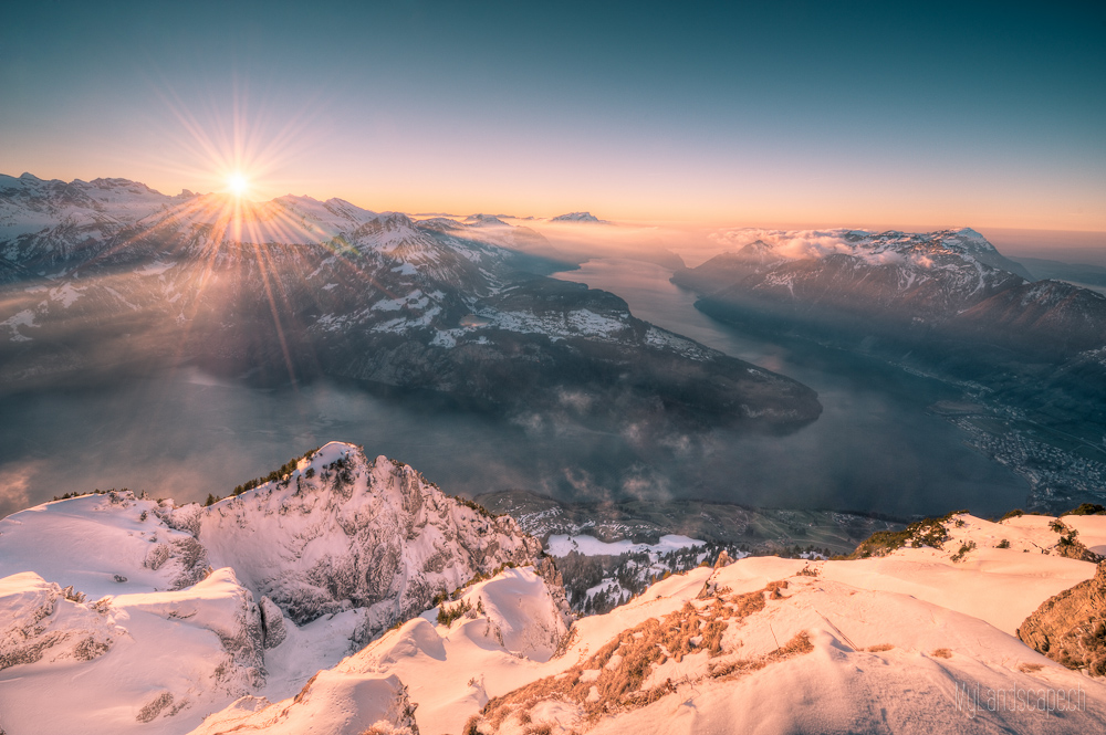 ^ Fronalpstock: Sonnenuntergang über dem Vierwaldstättersee ~