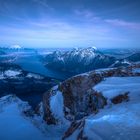 ^ Fronalpstock: Vierwaldstättersee zur blauen Stunde ~