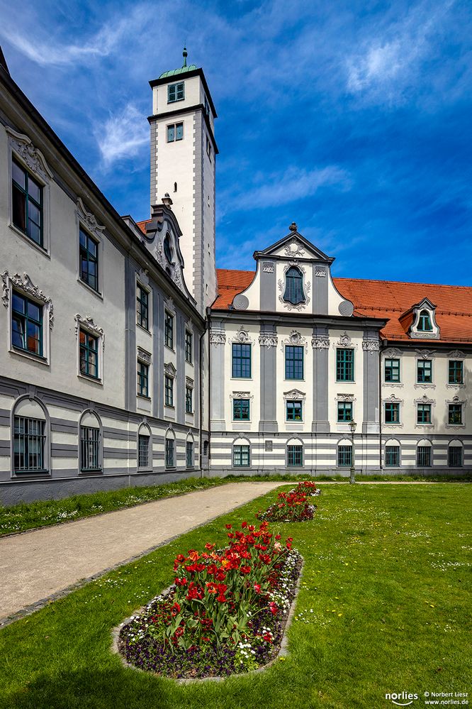 Fronhof mit Pfalzturm