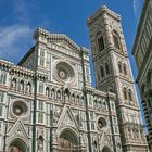 Front der Cattedrale di Santa Maria del Fiore mit dem Turm Campanile di Giotto, Florenz