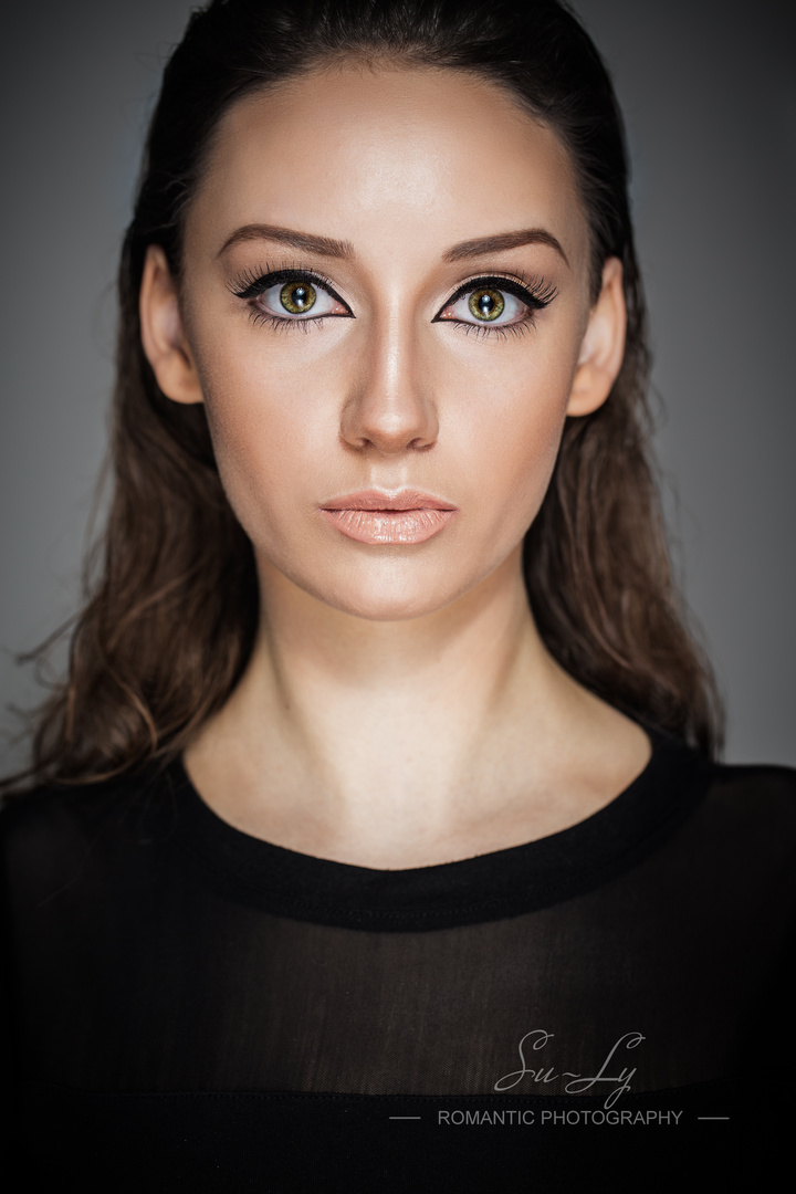 Frontal Foto & Bild | studio, portrait, mädchen Bilder auf ...
