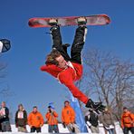 Frontflip mit fliegendem Basecap