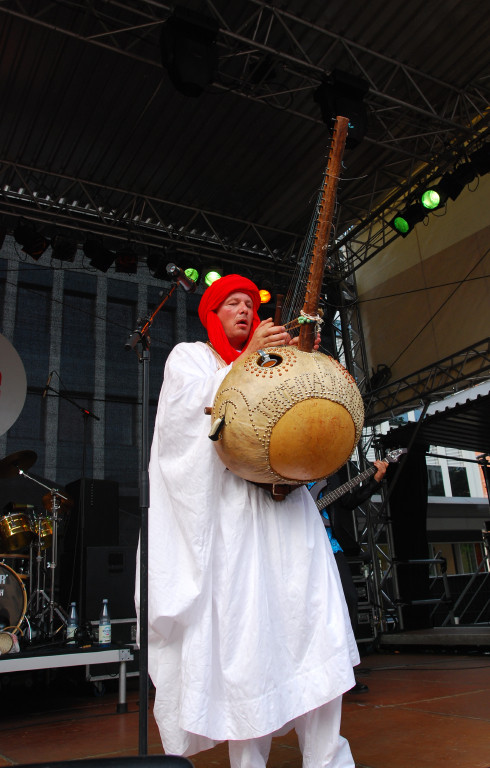 Frontmann der Gruppe Jobarteh Kunda