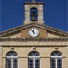 Fronton, cloche et horloge de l’ancien Hôpital local de Lectoure