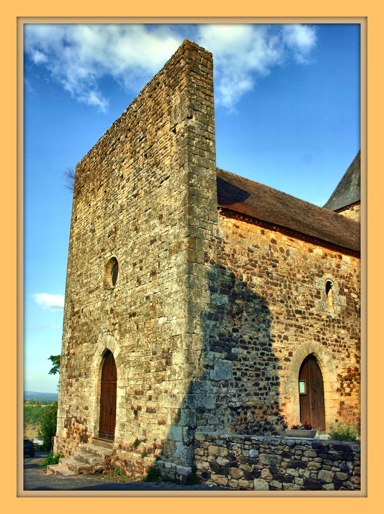 FRONTON  D' EGLISE DE STYLE MEDIEVAL