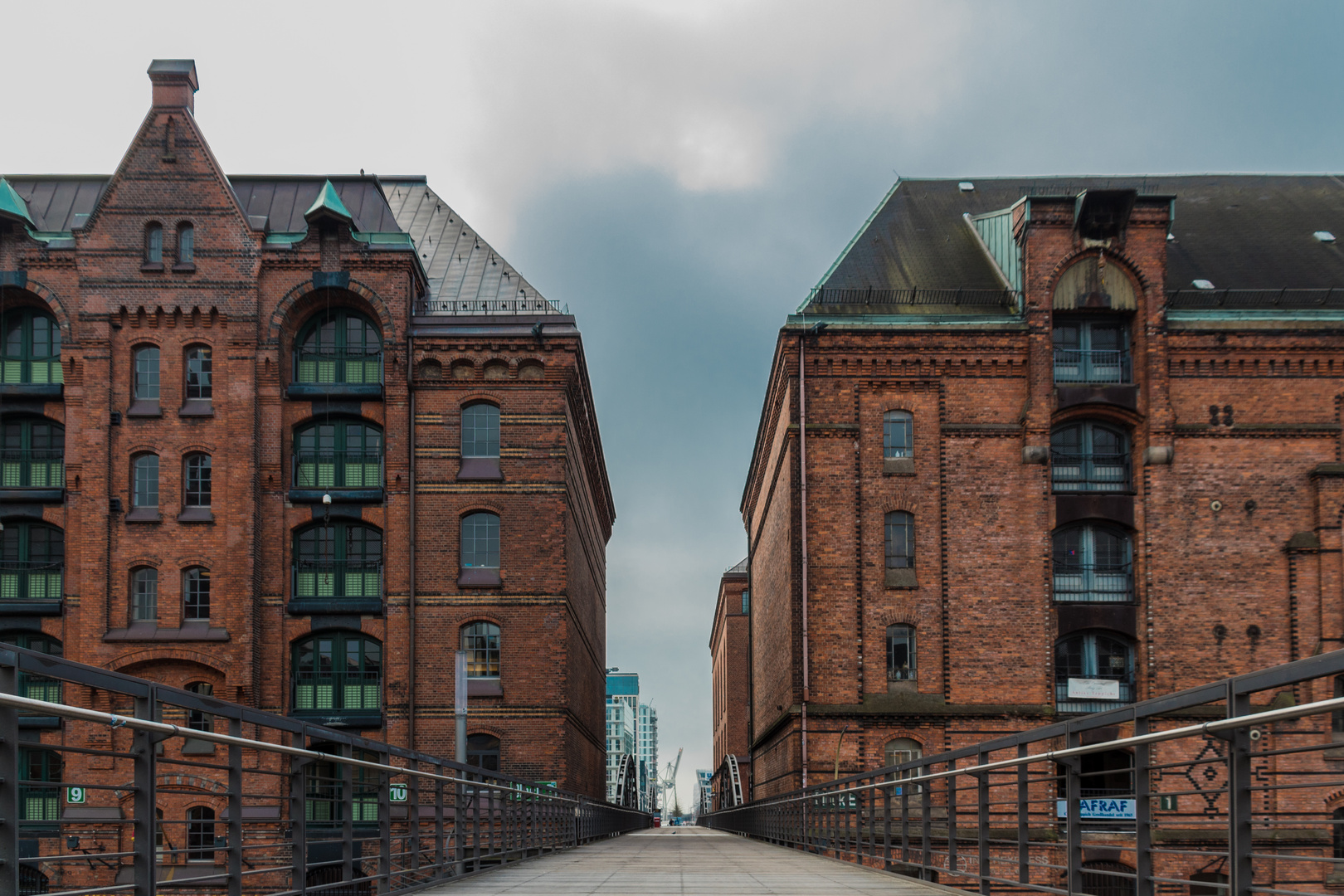 Froschperspektive Speicherstadt Foto Bild Spezial Projekte Kreativ Projekte Bilder Auf Fotocommunity
