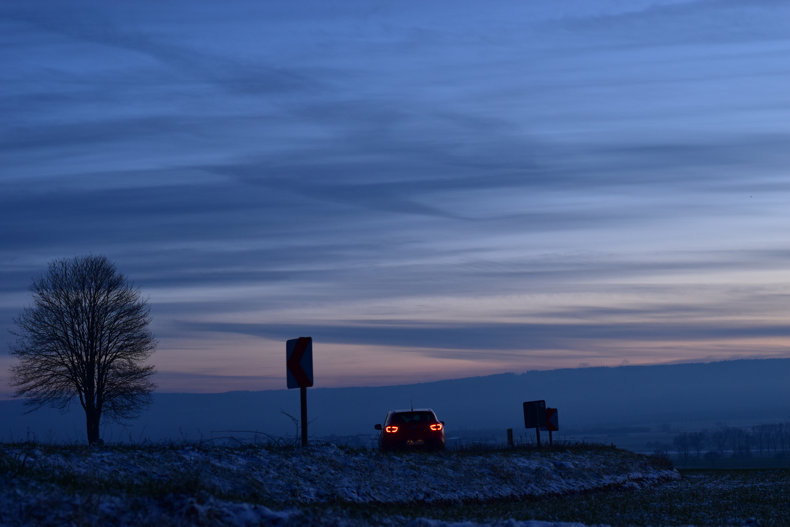 Frostig schöner Sonnenuntergang 