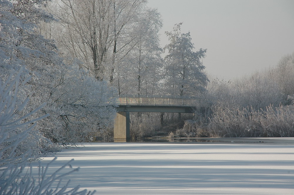 frostige Brücke