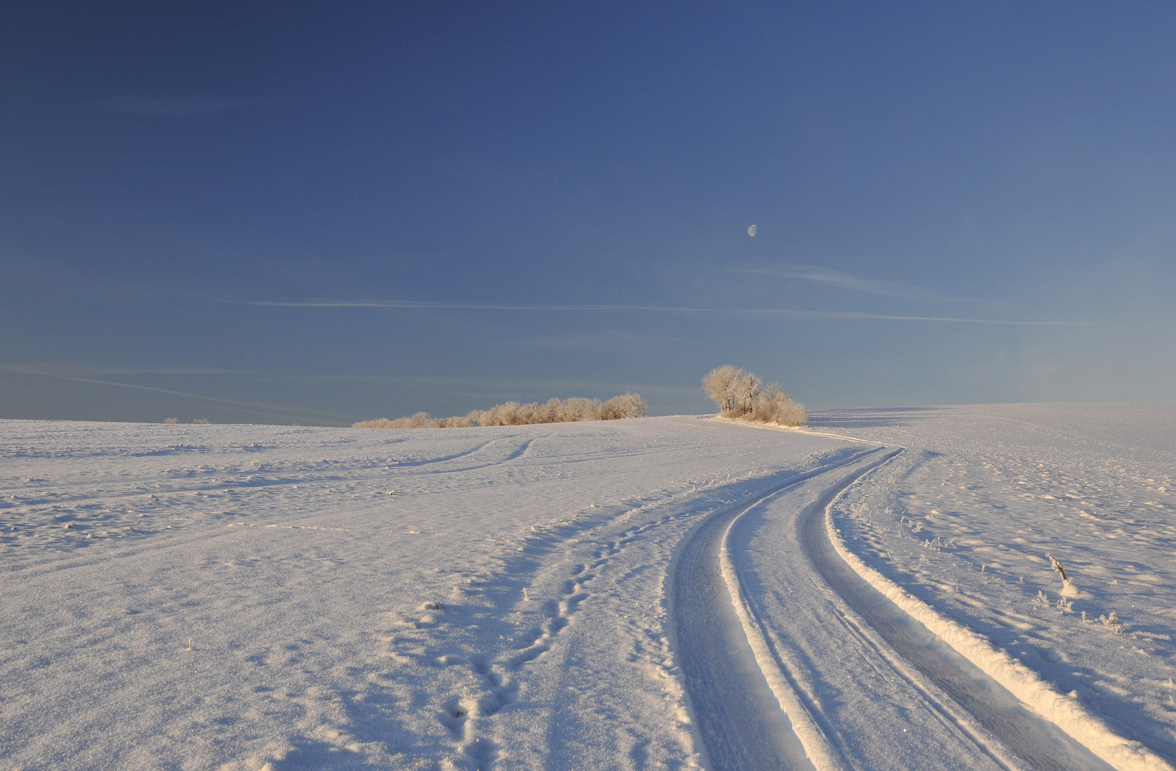 Frostige Wege über Land