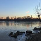 Frostiger Abend am See