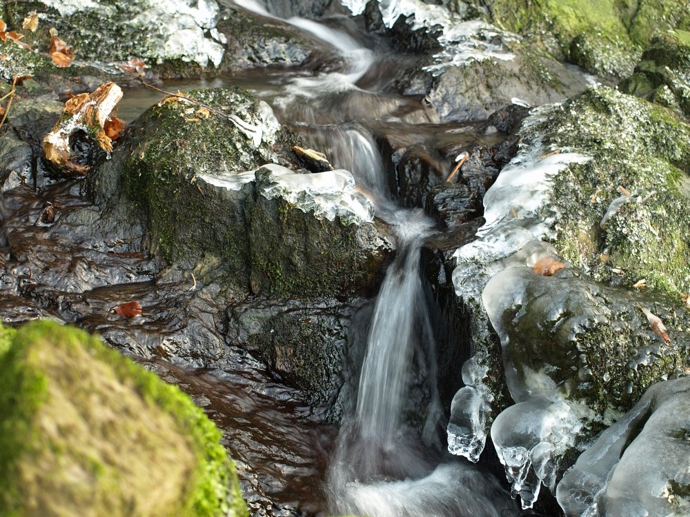 frostiger Bach