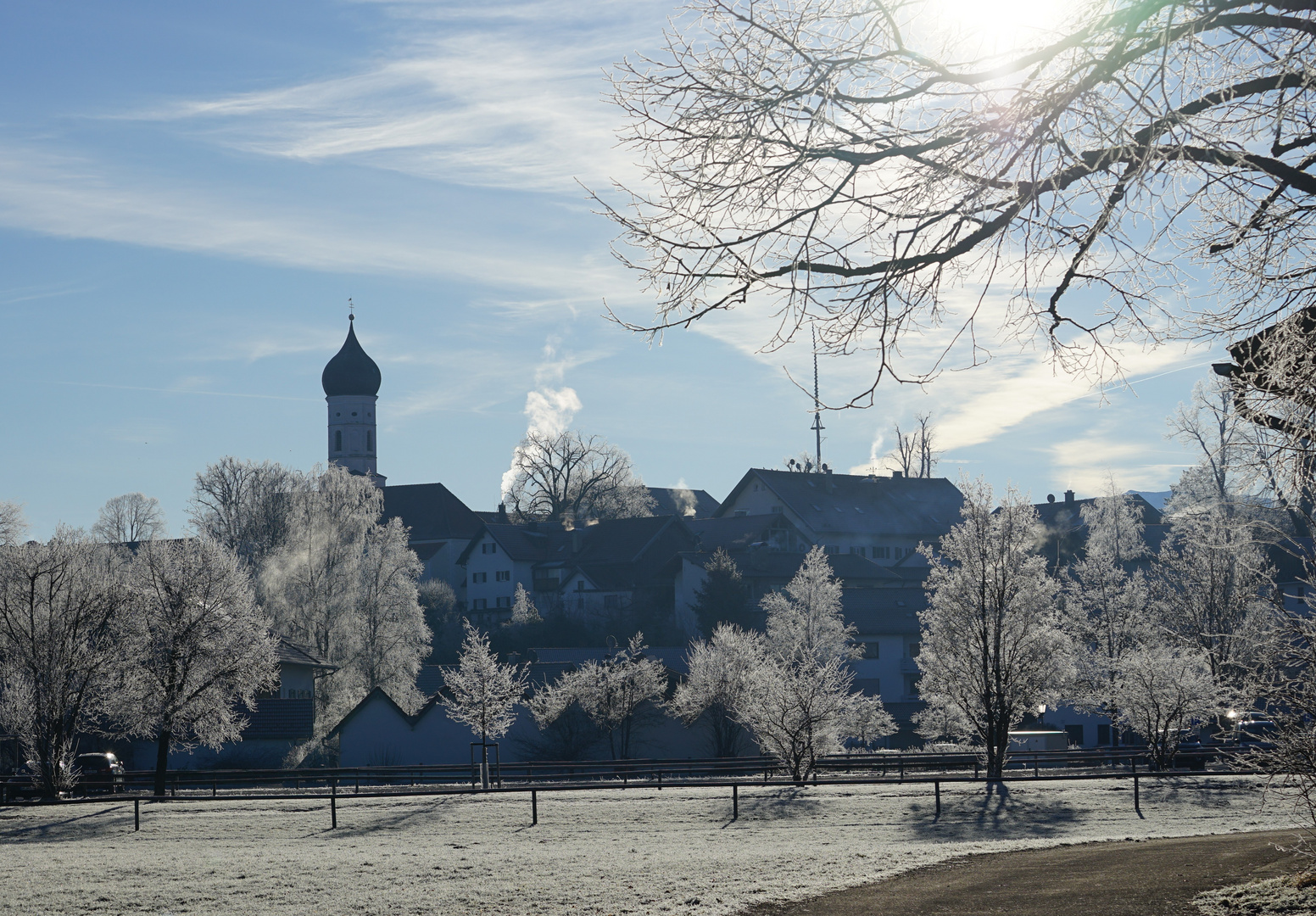 Frostiger Blick in die winterliche Landschaft