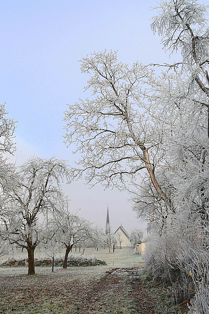 frostiger Dorfweg