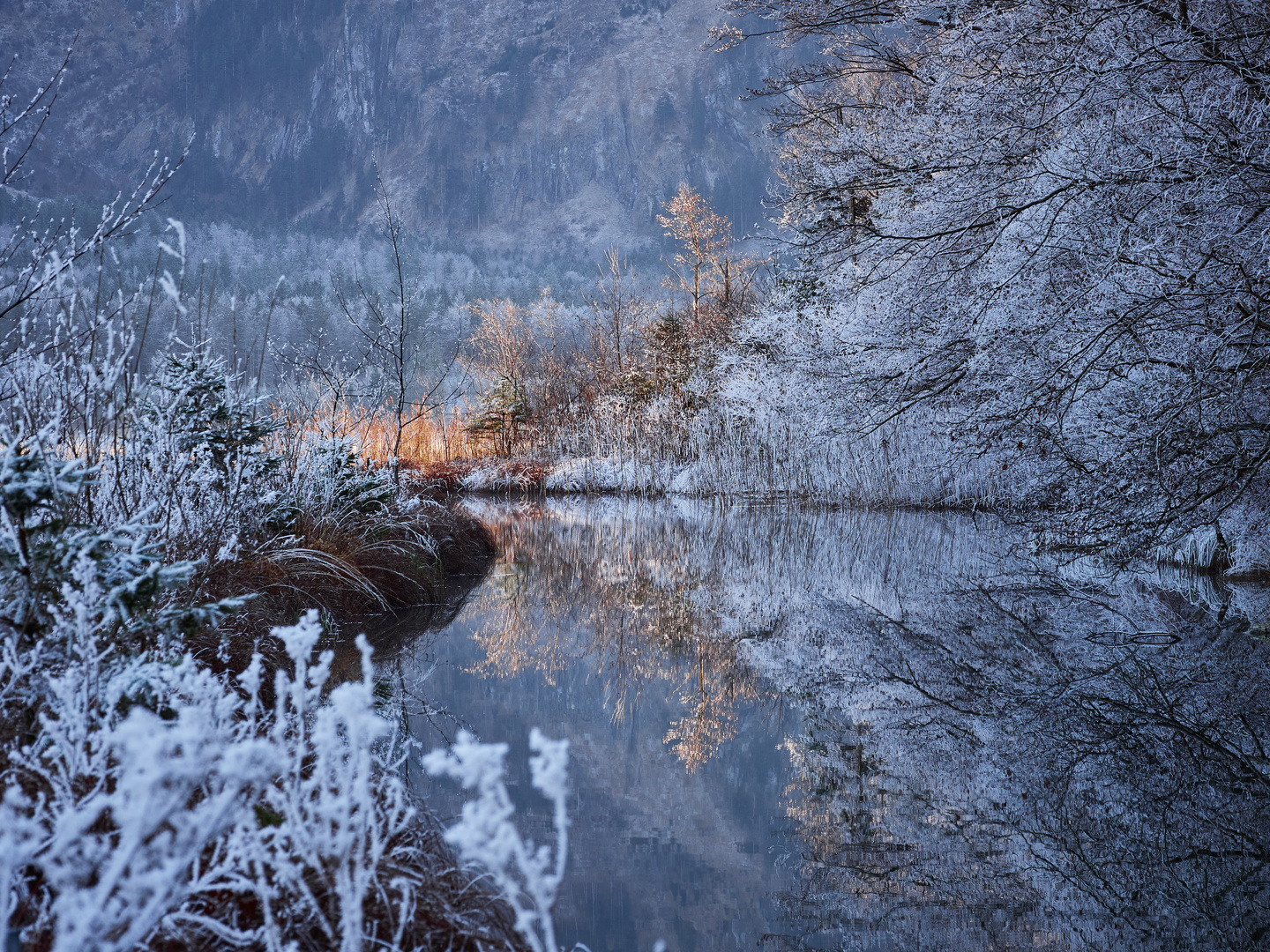 Frostiger Schatten und Licht