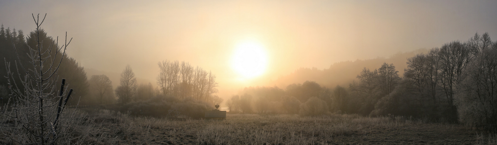 Frostiger Sonnenaufgang