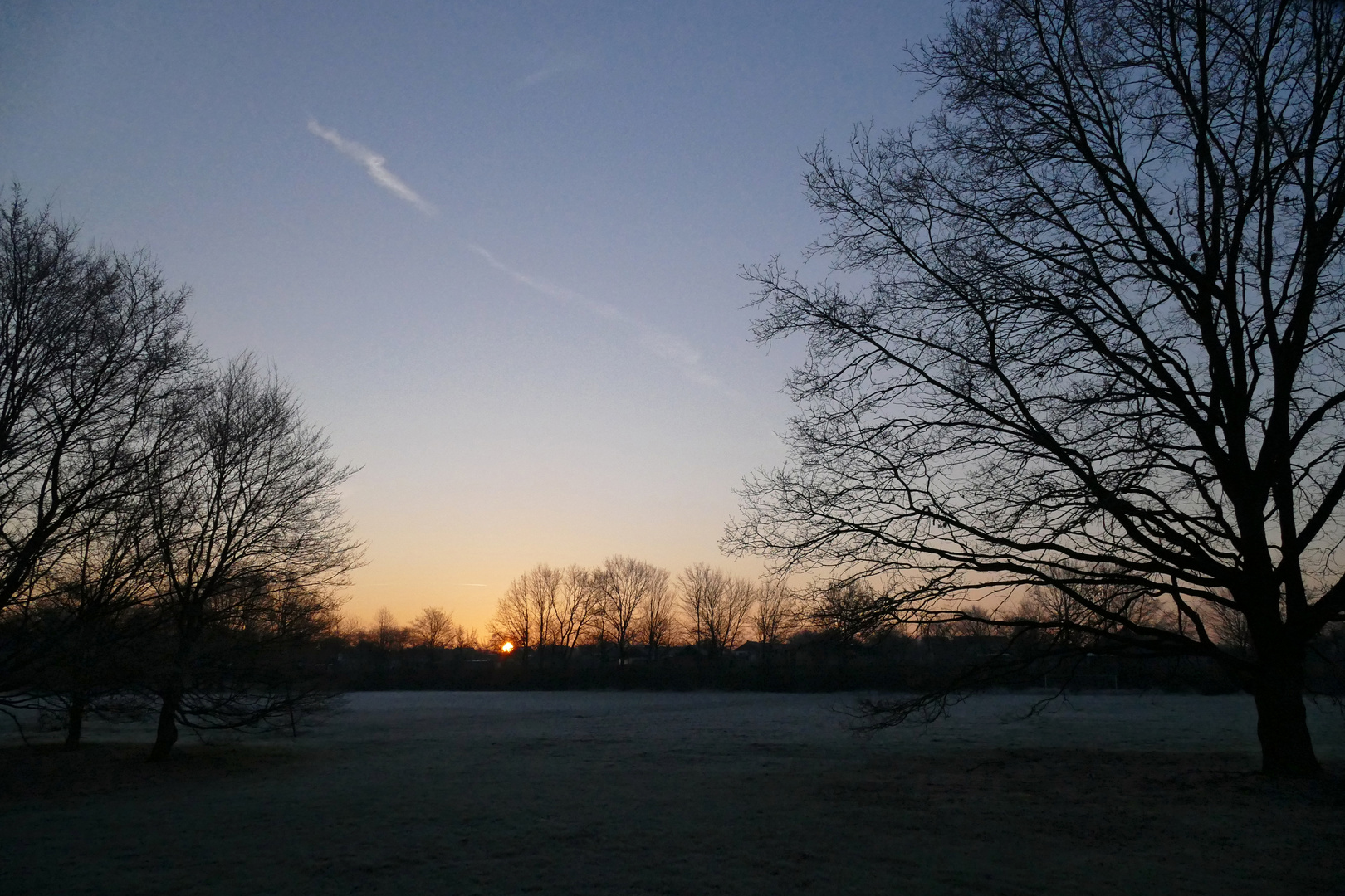 Frostiger Sonnenaufgang