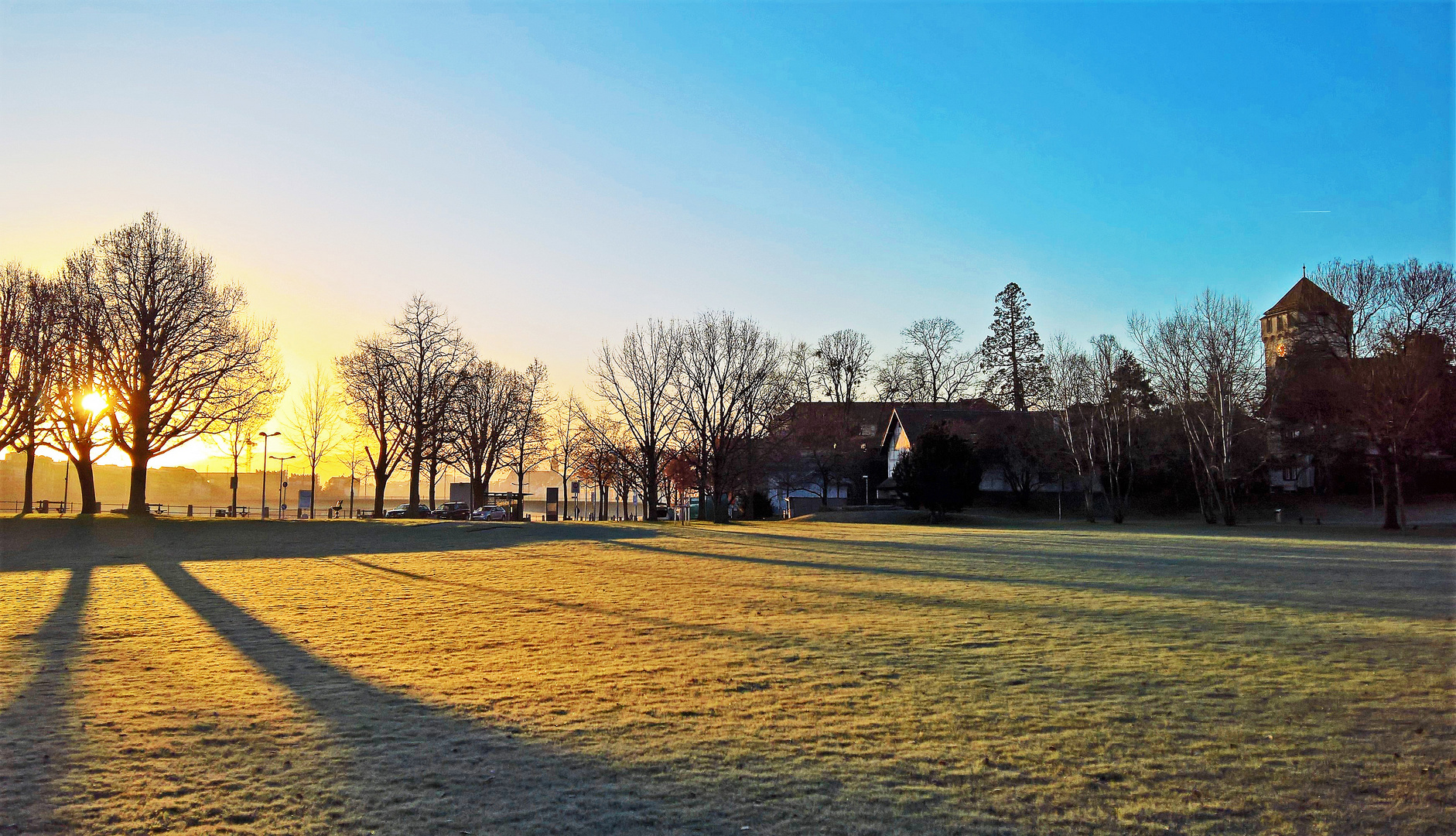 Frostiger Sonnenaufgang