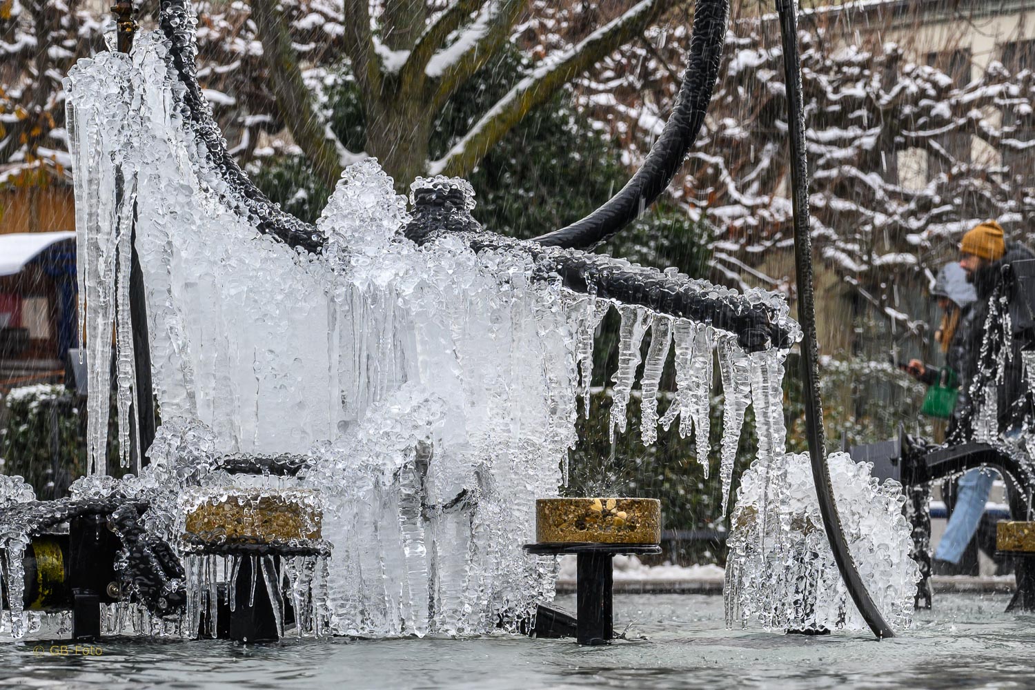 Frostiger Tinguely Brunnen