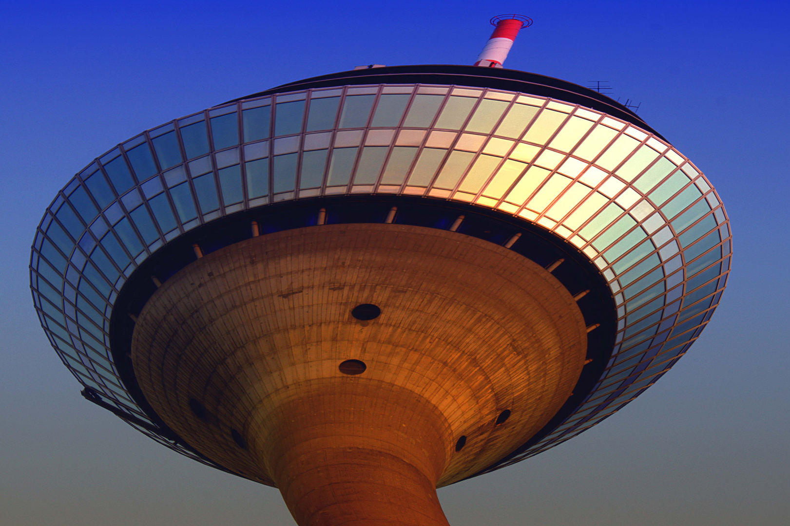 Frostschaden Rheinturm Düsseldorf