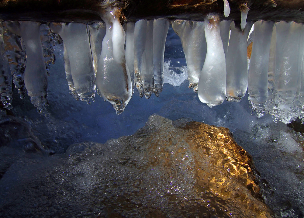 frozen AQUA.rell mit Sonnenstein