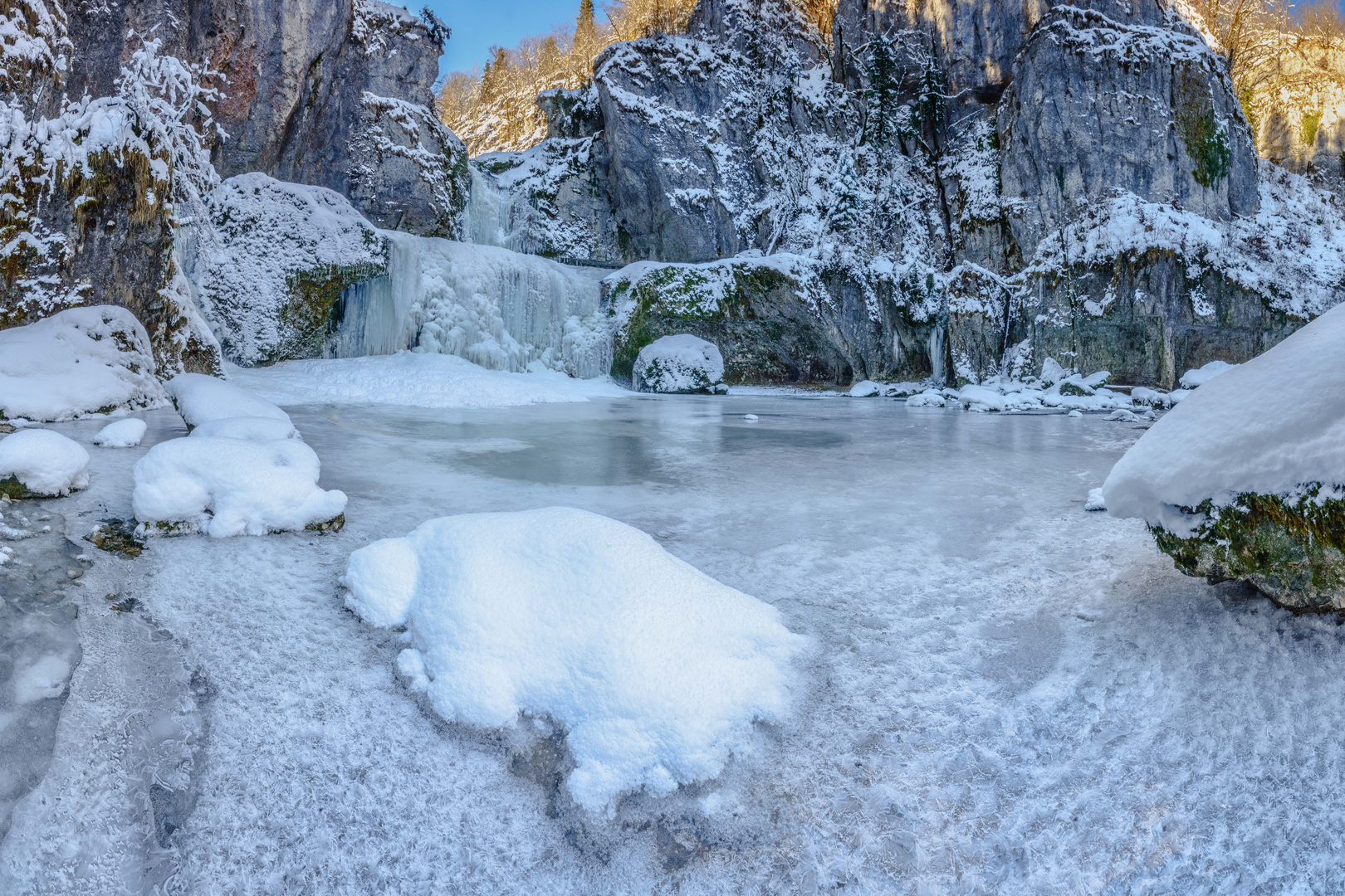 Frozen cascade