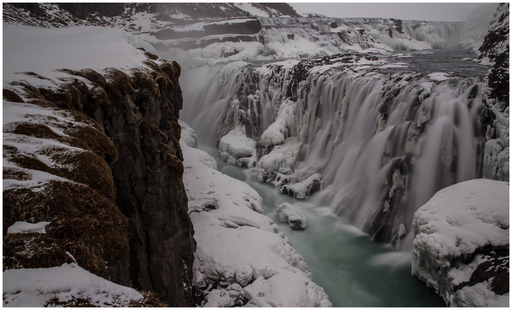 - frozen Gullfoss -