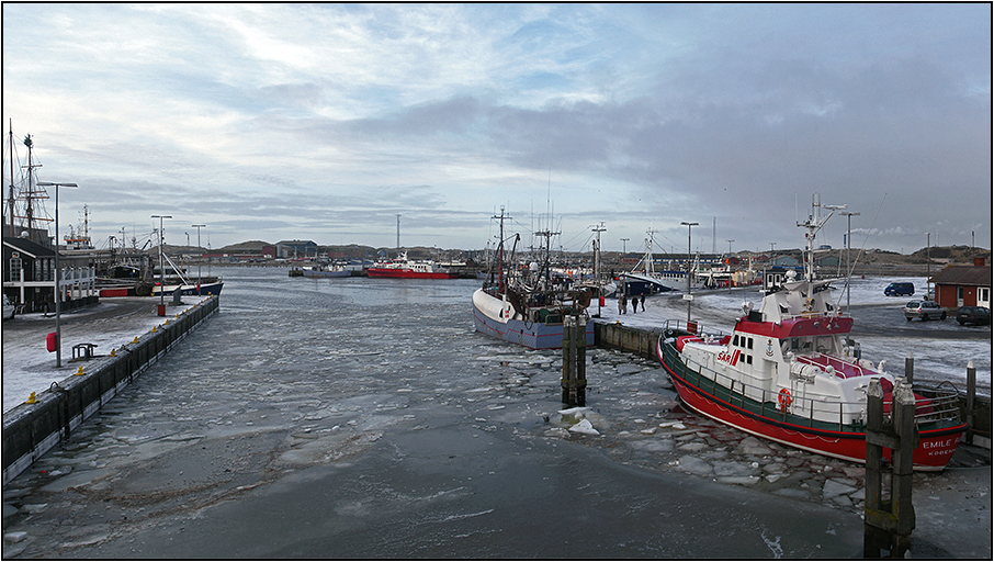 frozen harbour |16:9 |