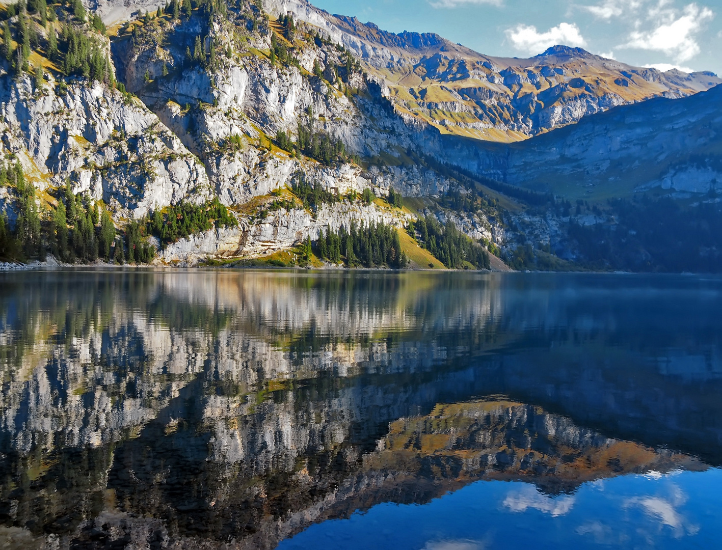 Früh am Morgen am Oeschinensee!