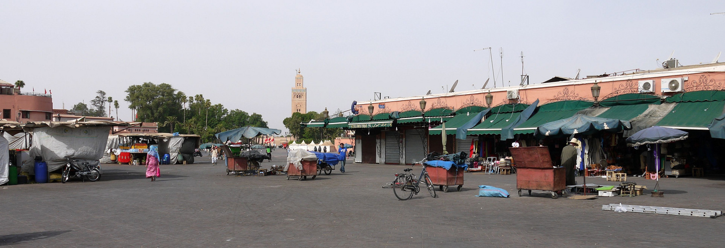 Früh am Morgen auf dem Djemaa El Fna