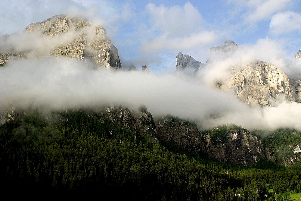 Früh am Morgen, die Berge erheben sich