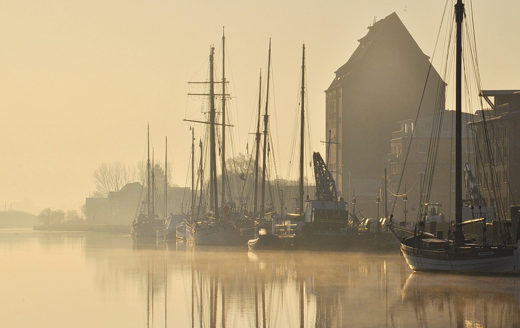 Früh am Morgen im Museumshafen von Greifswald