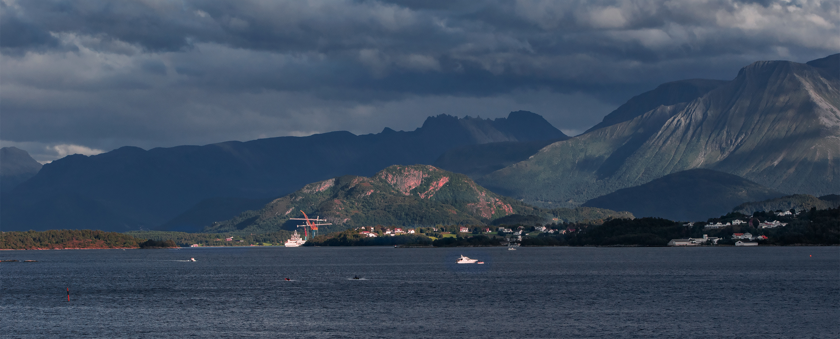 Früh am Morgen in Alesund 001