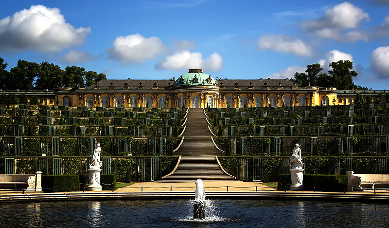 früh halb zehn in sanssouci